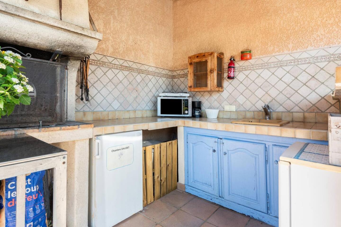 Chambre Et Table D'Hotes Villa Pomponette Nans-les-Pins Ngoại thất bức ảnh